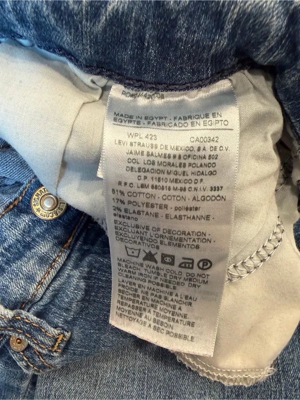Levi's Blue Signature Denim Jeans with Interior Brand Label - Image 5