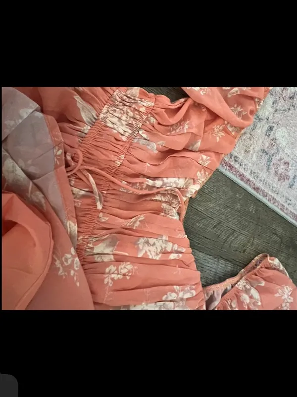 Selfie Leslie floral romper‎ size M - Image 11