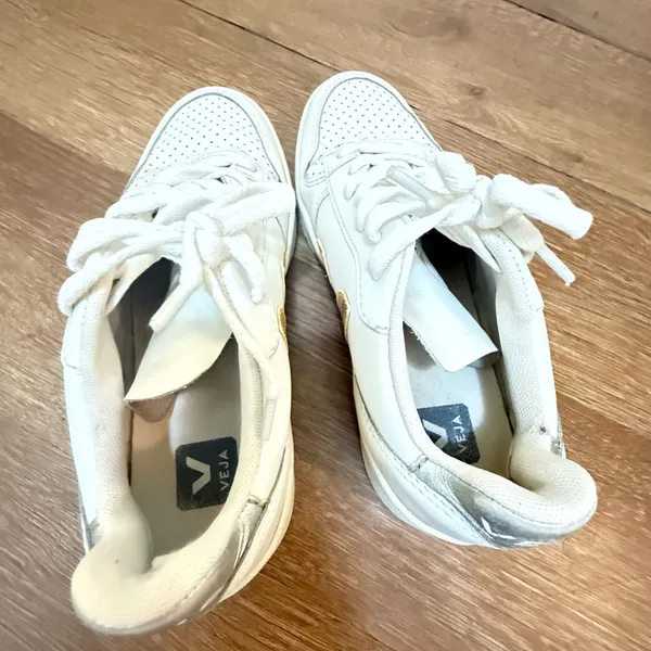 Veja Women's Shoes Size US 6 - Image 5