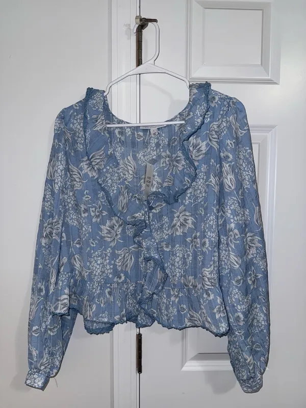 Macy's Light Blue Floral Ruffle Blouse - Image 6