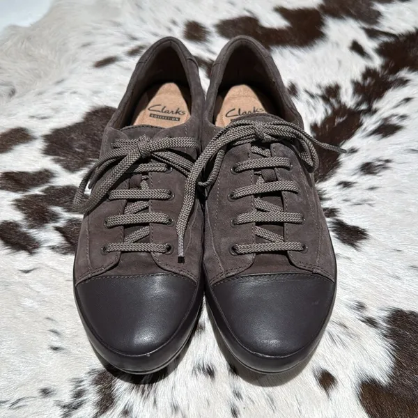Clarks‎ Women’s Lorry Grace Suede Sneakers Size 7.5 B78 - Image 2