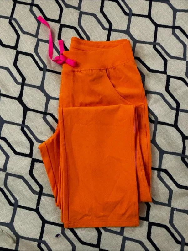 Figs Kade Straight Leg scrub pant in creamsicle Women’s size M/T NWOT - Image 6