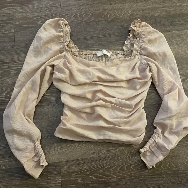 NWOT the Label Ruched Smock-Back Long Sleeve Blouse in Blush. Size Small - Image 7