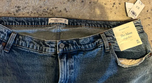 Abercrombie & Fitch The Mom High Rise distressed jeans woman’s size 22R/36 NWT - Image 5