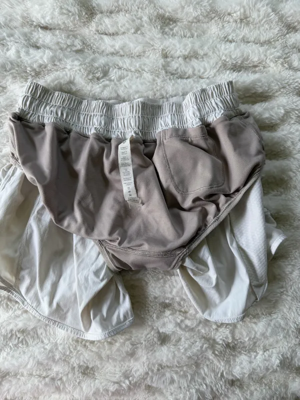 Lululemon Hotty Hot Shorts 4" Low-Rise Size 4 - Image 6