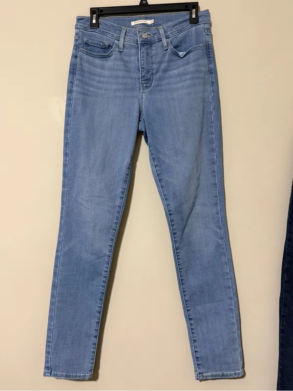 Levi Strauss & Co. women’s size 28 311 shaping skinny jeans light - Image 11