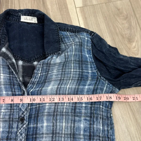 Bella Dahl plaid button down shirt size medium - Image 5