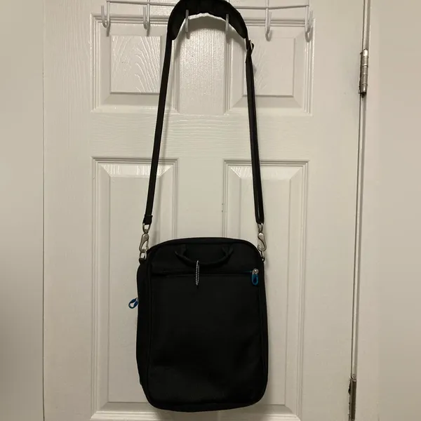Sol Angeles Black Quilted IPAD/Tablet Crossbody Bag - Image 13