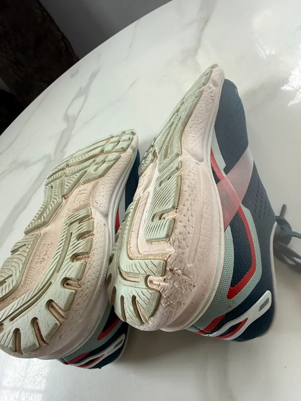 Brooks Navy Athletic Running Shoes with White and Red Accents - Image 8