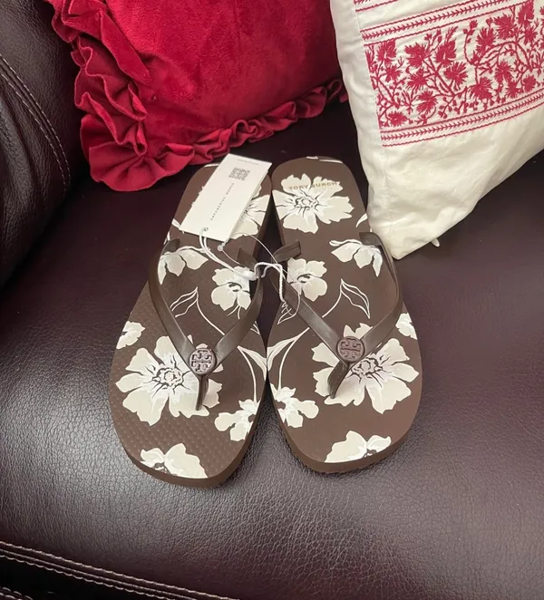Tory Burch flip flop leather top straps in Moka falls/deep chocolate size 8 - Image 4