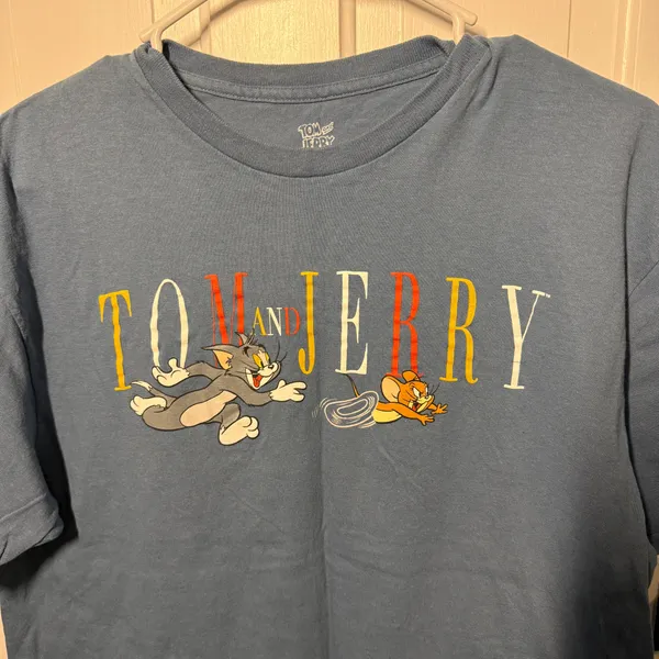 Tom and Jerry short sleeve graphic tee size L - Image 2