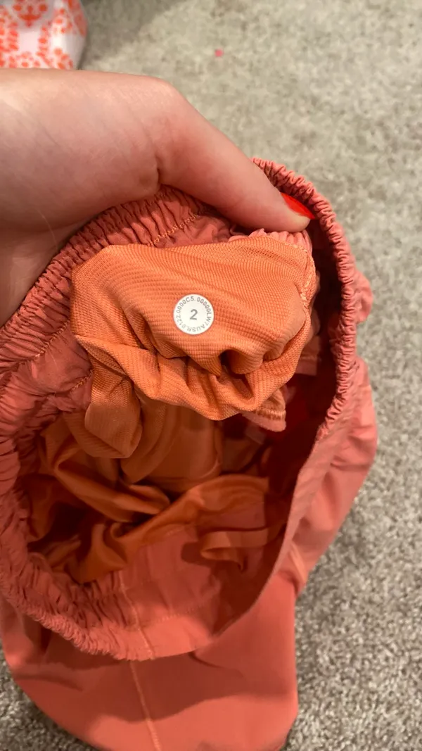 Lululemon Shorts Hotty Hot 2.5" Low-Rise - Image 2