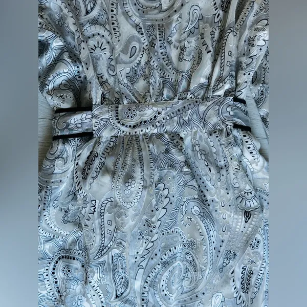 Morgan Taylor Intimates Black and White Paisley Robe Size M Midi Length Tie Belt - Image 10
