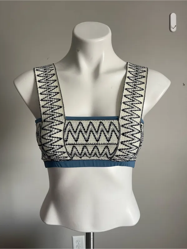ELYSIIAN | Light Blue Woven Zig-Zag Bandeau Crop Top Sz S - Image 2
