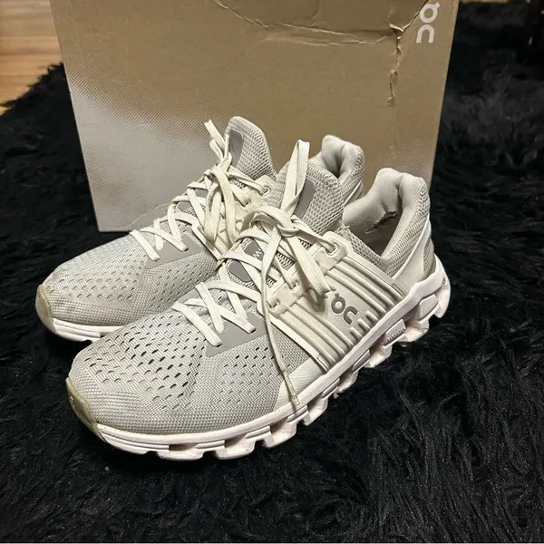 ON CLOUDSWIFT gray white running athletic training lace up shoes sneakers sz 8.5 - Image 2