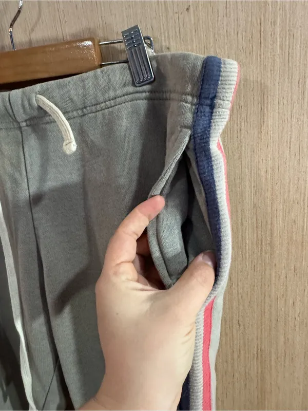 Uniqlo Grey Sweatpants with Pink & Navy Side Stripes Size Large - Image 2