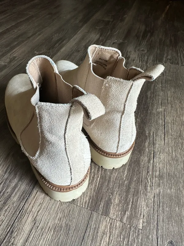 Enzo Tesoti Suede Chelsea Boots Made In Spain Tan Booties - Image 2
