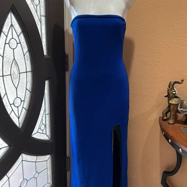 Boohoo night strapless long dress with slit - Image 3