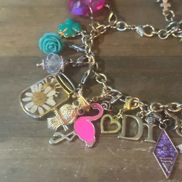 Gold tone loaded charm bracelet - Image 5