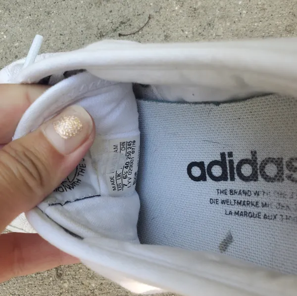 Adidas White Sneakers Size 8.5 Womens 7 Canvas Shoes Very Lighweight. Worn Twice - Image 3