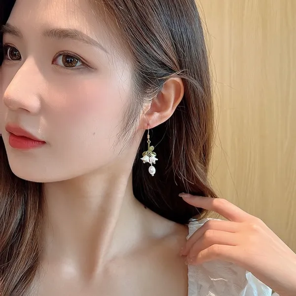 Elegant Flower Dangle Drop tarrings for Women, Pearl Earrings, Flower Earrings - Image 4