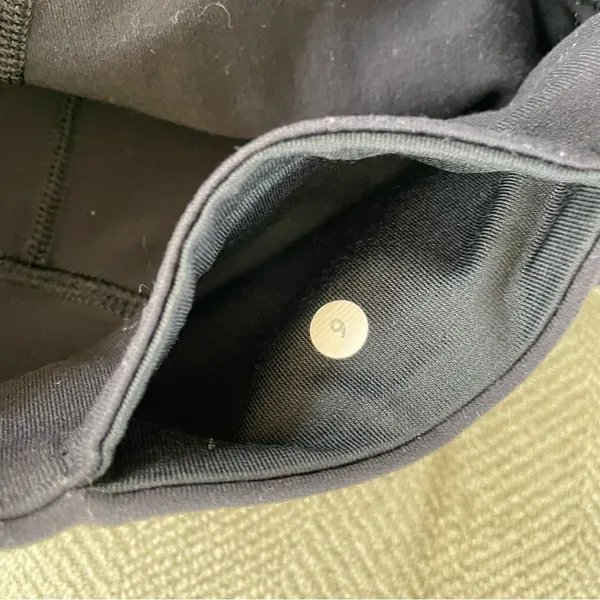 Lululemon Wunder Under Crop Black Leggings 6 22.5” Inseam - Image 4