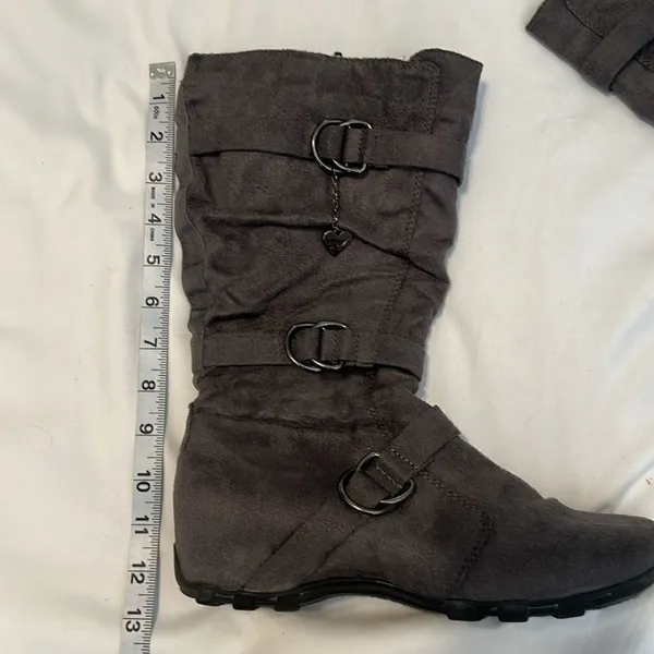 Shiekh sz9 grey comfy faux suede “Savannah” side zip strappy boots EUC No box - Image 9