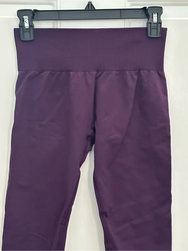 Halara OneForm Seamless Flow Mid Rise Tummy Control Butt Lifting 7/8 Leggings - Image 4