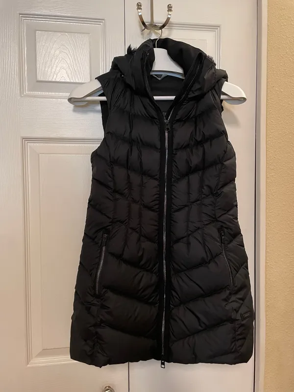 Athleta Women’s Black CYA Downieville Puffer Vest Goose Down Faux Fur Hood XXS - Image 2