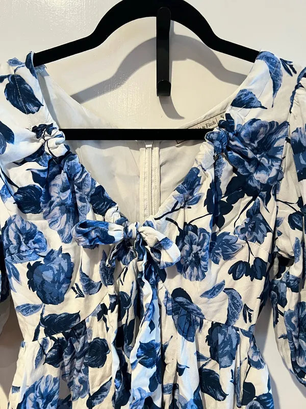 Abercrombie & Fitch blue and white floral mini dress - Image 2