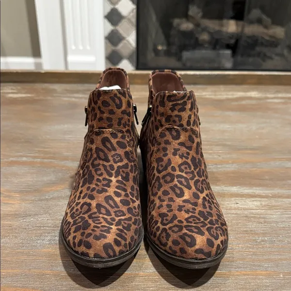 Sun +‎ Stone Leopard Print Ankle Booties Brown Side Zip Size 6 NIB - Image 6