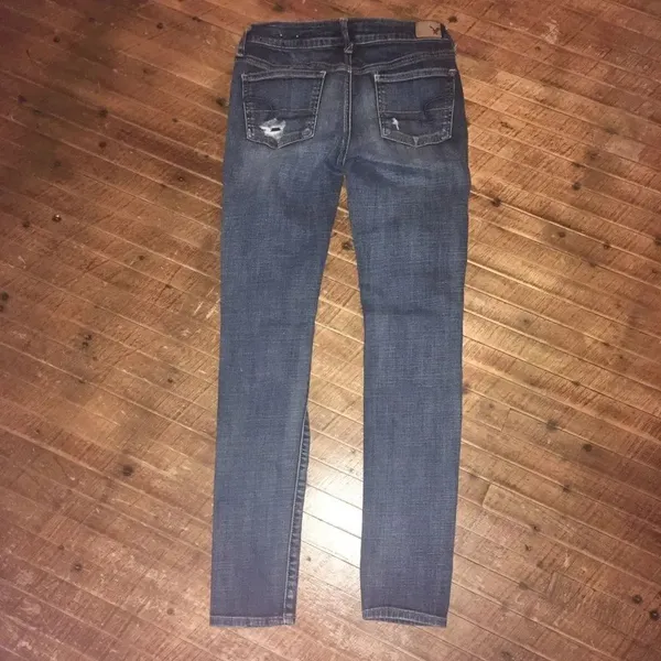 AEO distressed super stretchy jeggings size 4 - Image 3