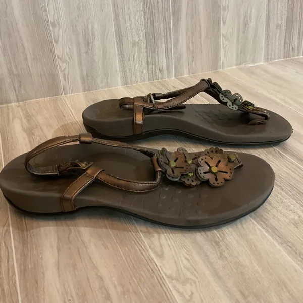 Vionic Bronze Julie‎ II Leather Flower Thong Orthotic Sandals Womens 5 Flawed - Image 3