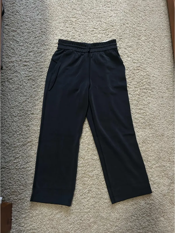 Lululemon Softstreme Straight Leg Cropped Pants - Image 3