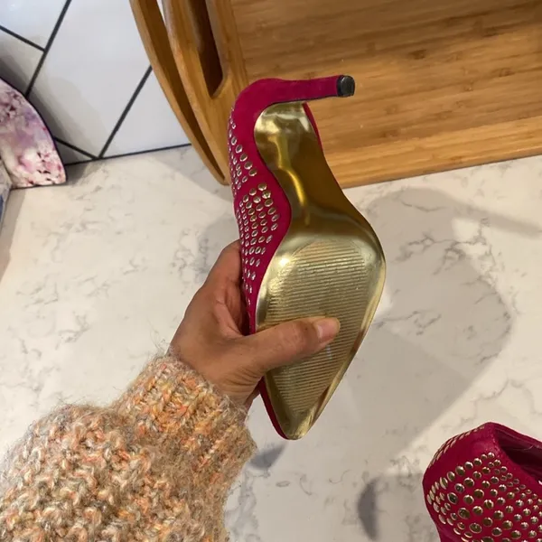 Betsey Johnson Faalyn Fuschia Studded Pointed Toe heels rocker size 6.5 quirky - Image 9