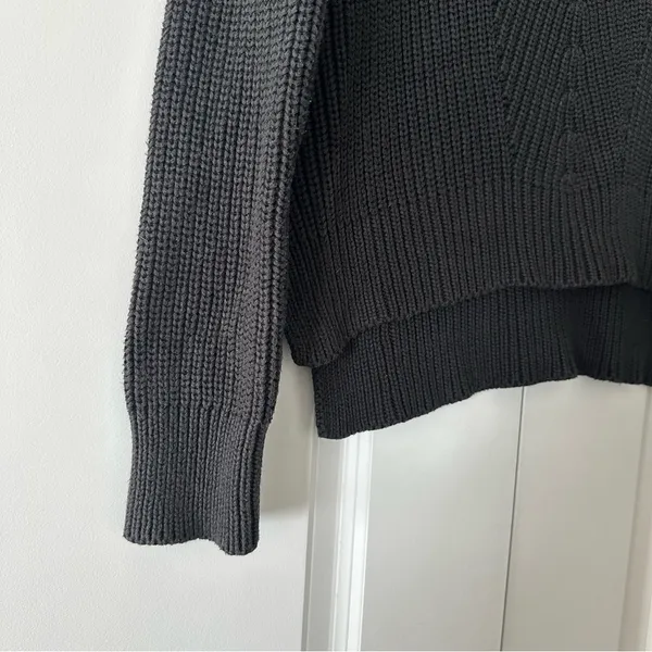 H&M | Women’s Chunky-Knit Split Hem Cropped Sweater | Medium - Image 4