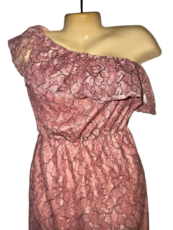 PrettyLittleThing Rose One-Shoulder Lace Midi Dress - Image 2