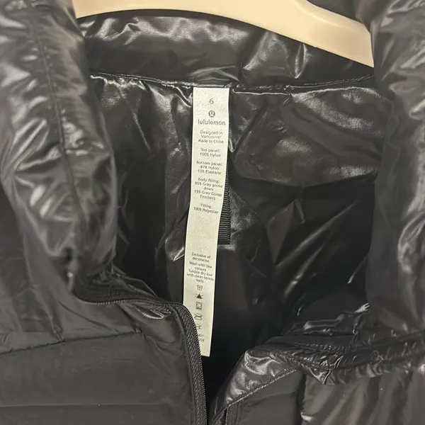 Lululemon Navigation Stretch Down Vest
Black size 6 puffer - Image 2