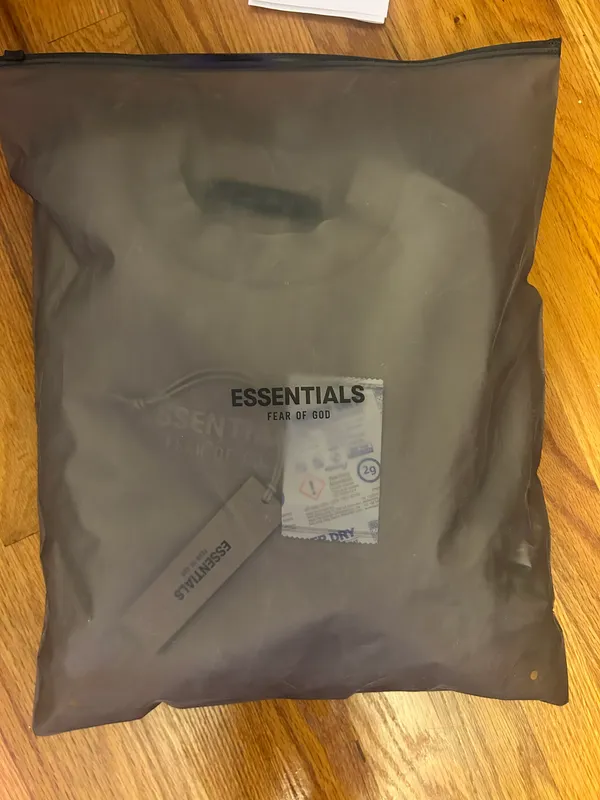 Essential s Crewneck - Image 4