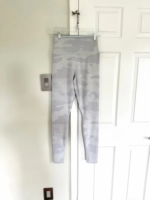 Alo Yoga High Waist Vapor Legging White Grey Camouflage Camo M Workout Yoga - Image 4