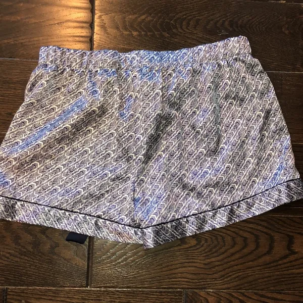 Victorias Secret silky shorts size small - Image 4