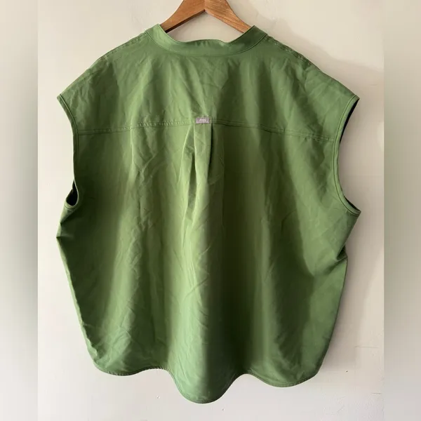 FIGS Technical Collection Rafaela Oversized‎ Green Scrub Top 4X - Image 3