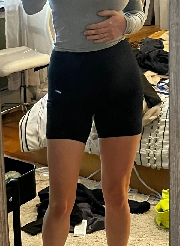 Alphalete Amplify Biker Shorts Size Medium - Image 4