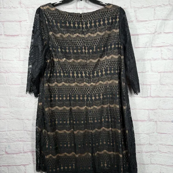 Jessica Howard Black Lace Overlay Dress with Beige Lining Sze 20W - Image 9