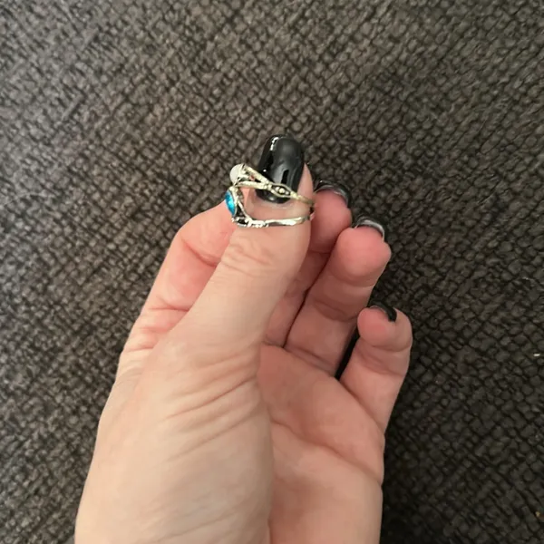 set of two womens rings - size 6 - Image 2
