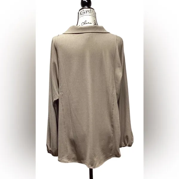 Andree by Unit V-neck Collared ribbed top Tan Size Large - Image 4