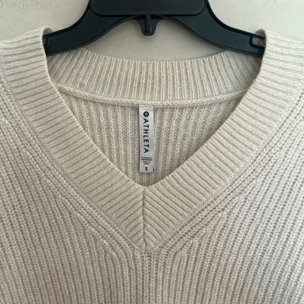 Athleta Ribbed V-Neck Sweater Cream Oatmeal High Low‎ Side Slit Size Small - Image 4