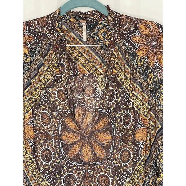 Free People Little Runaway Medallion Print Top Blouse Size Small Keyhole Neck - Image 5
