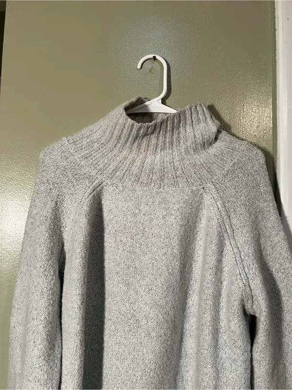 Gilli Women's Size Medium Mock Neck Turtleneck Sweater Light Gray Stretch LT1243 - Image 4