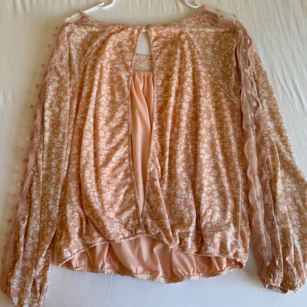 Gimmick BKE sz L Womens Pink Sheer Puff Sleeve Lace Keyhole Back Blouse Top Boho - Image 5